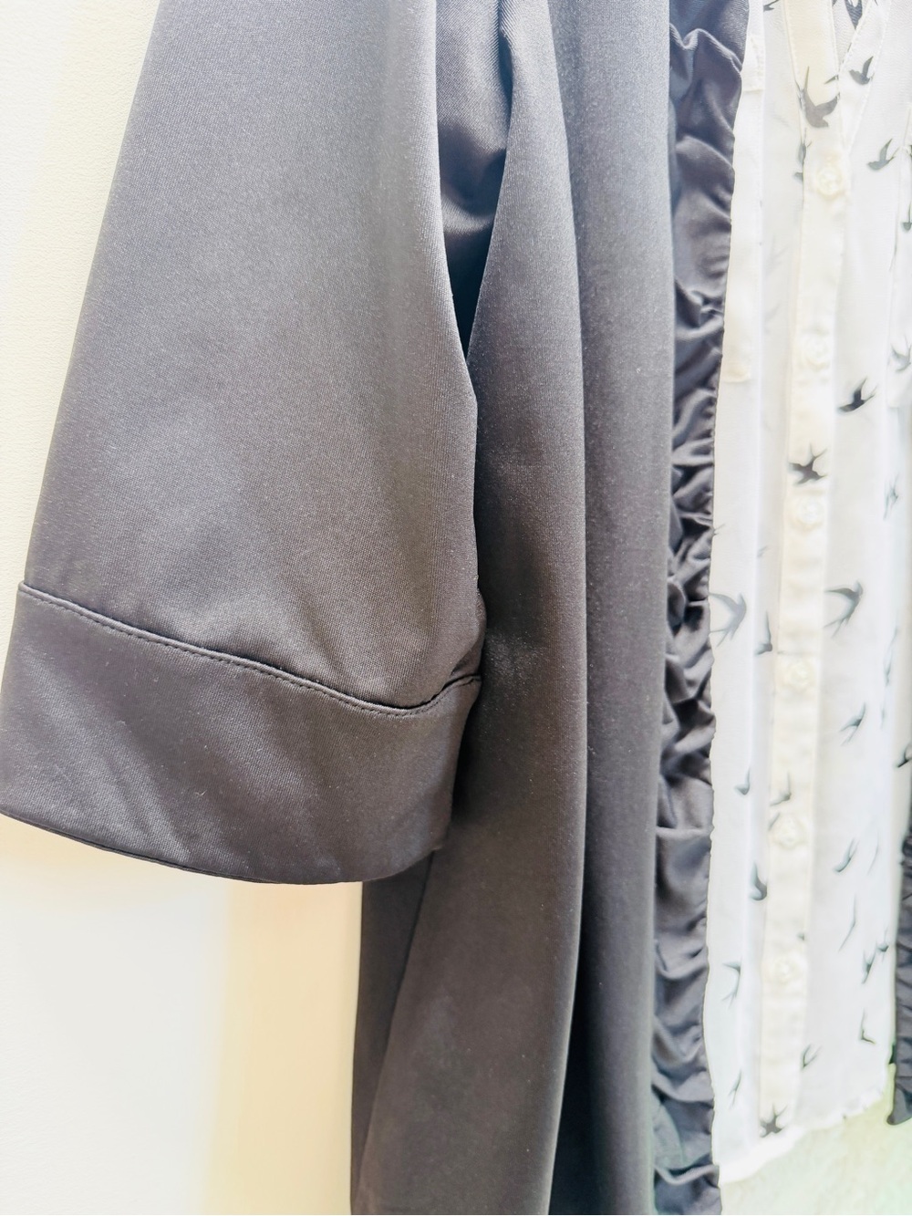Black Ruffled Open Cardigan w/ White Raven Print Top Set Black Tie Wedding Ready - Picture 4 of 8